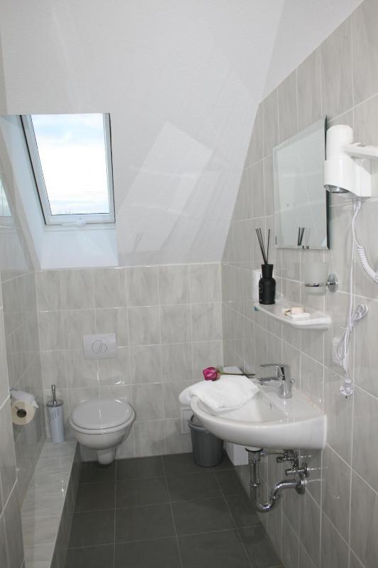 Standard Double Room image 4