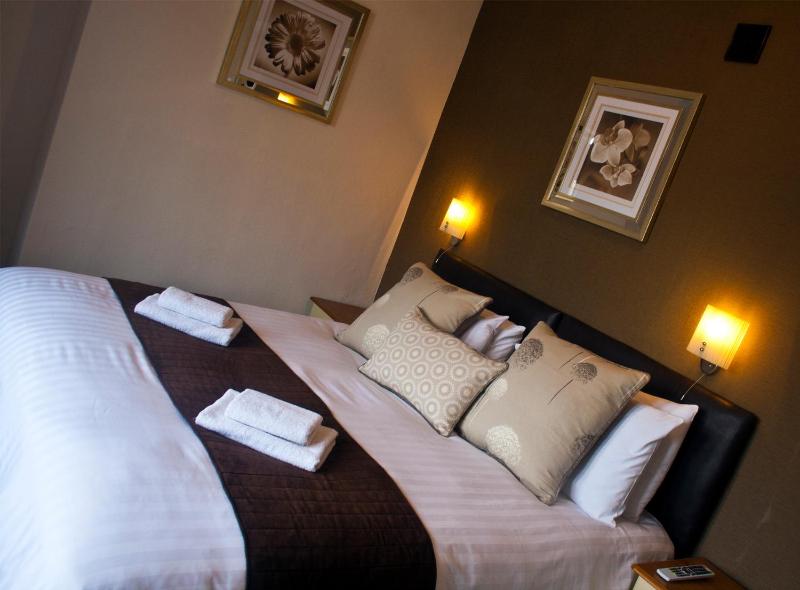 Double or Twin Room with Balcony image 2