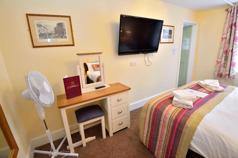 Superior Family Room image 2