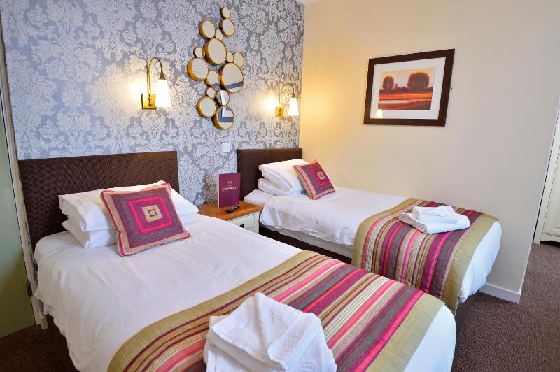 Superior Twin Room image 2