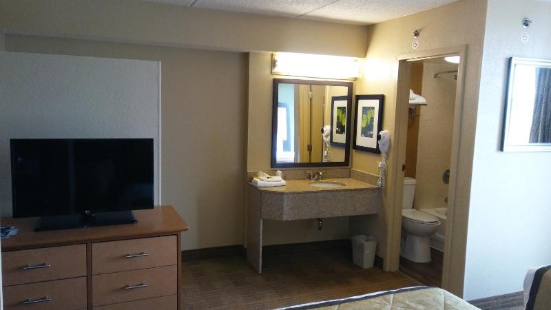 Deluxe Studio with 2 Double Beds - Non-Smoking image 4