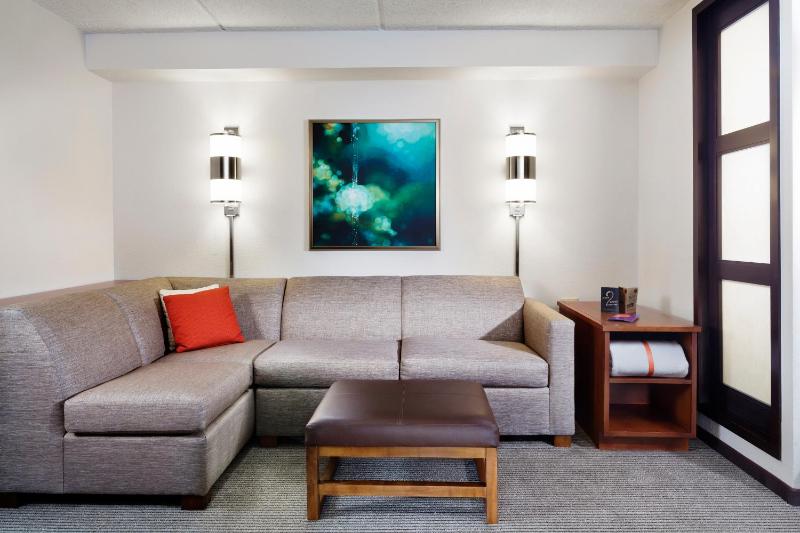 King Room with Sofa Bed - High Floor image 3