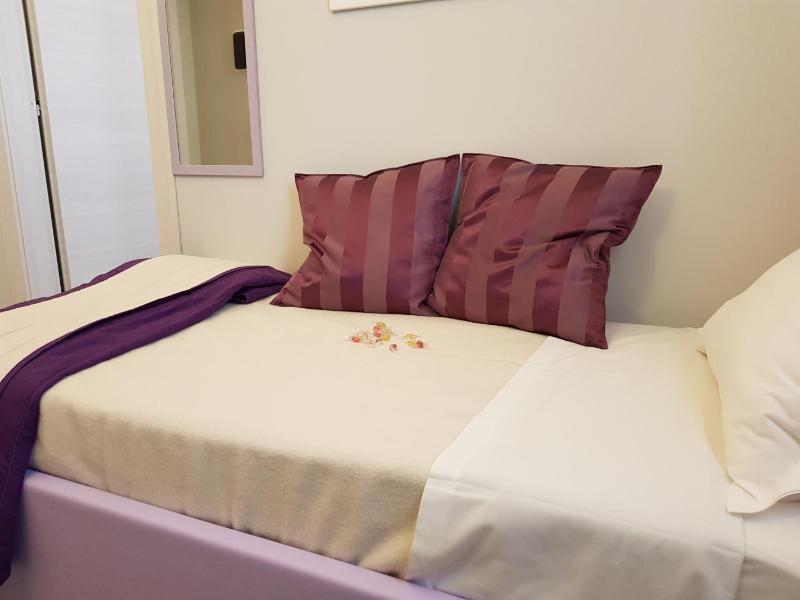 Single Room image 3