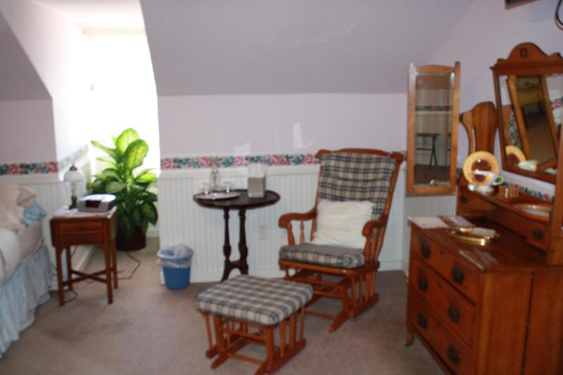 Queen Room with Sofa Bed image 4