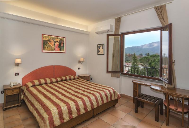 Double Room image 4