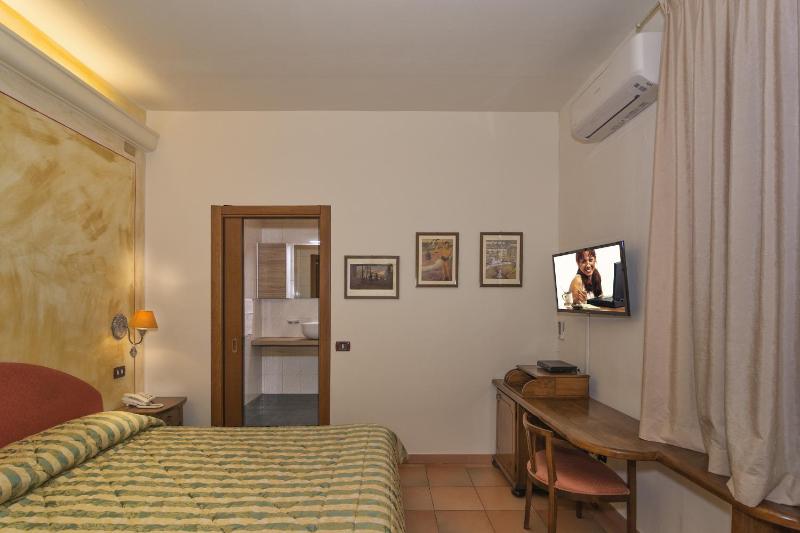 Triple Room image 4