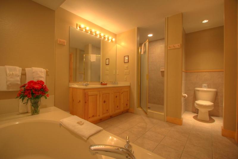 Partial Ocean View with King Bed image 2