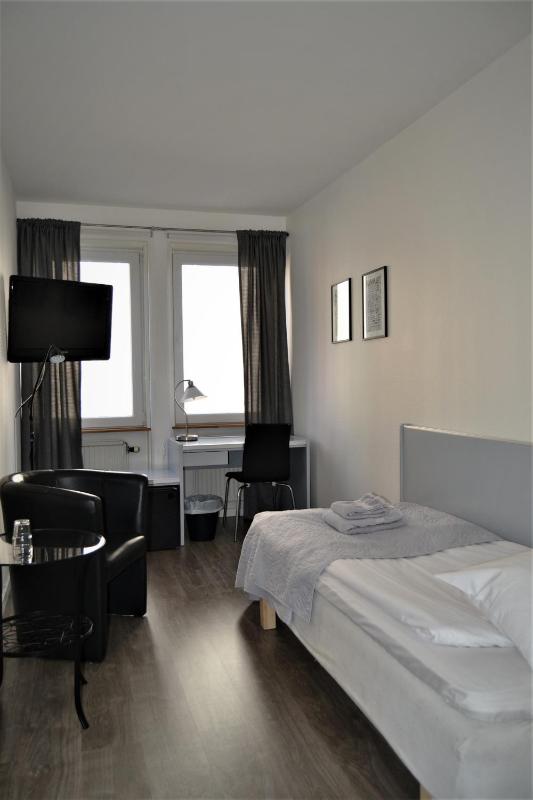 Single Room image 4