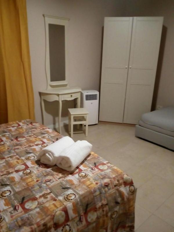 Double Room image 3