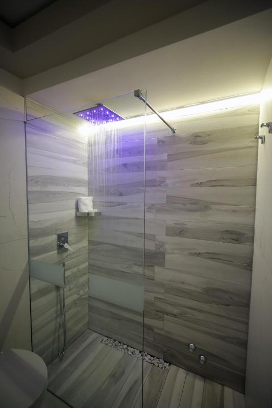 Superior Triple Room image 2