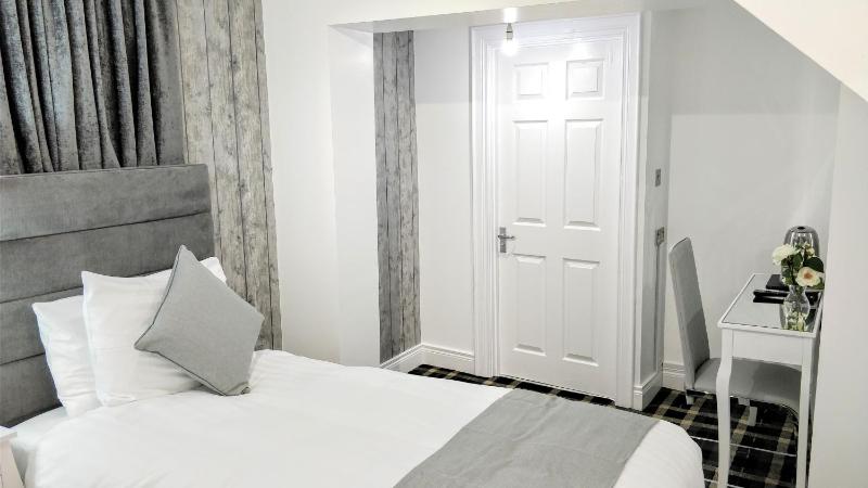 Deluxe Twin Room image 3