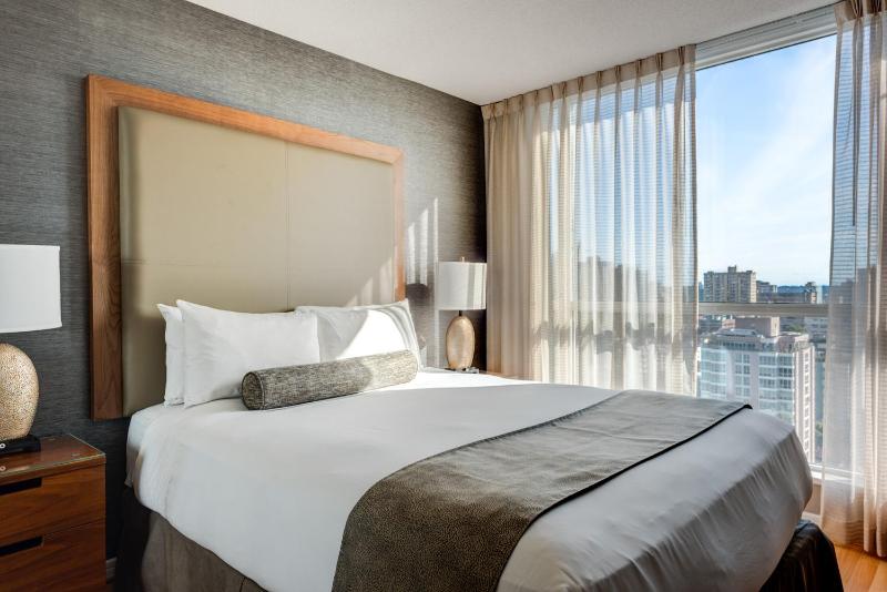 Carmana Hotel & Suites - image 12
