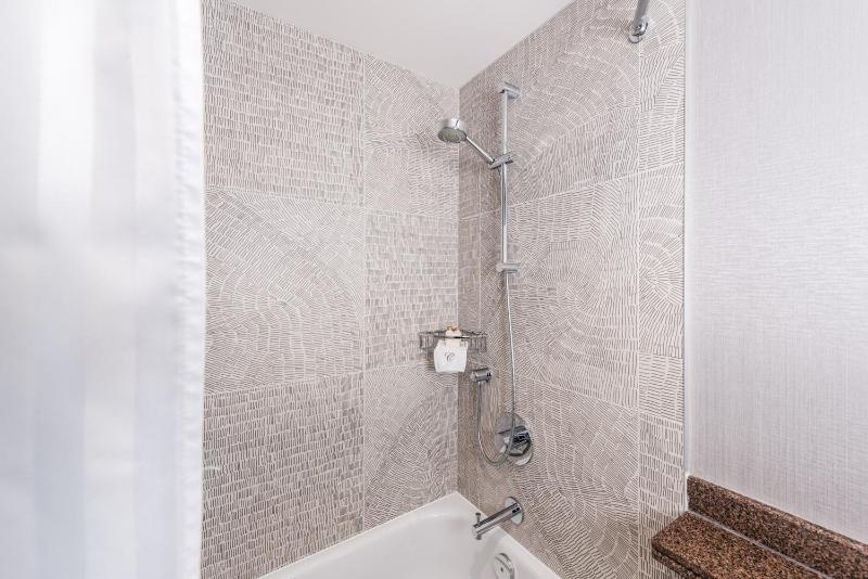Carmana Hotel & Suites - image 10