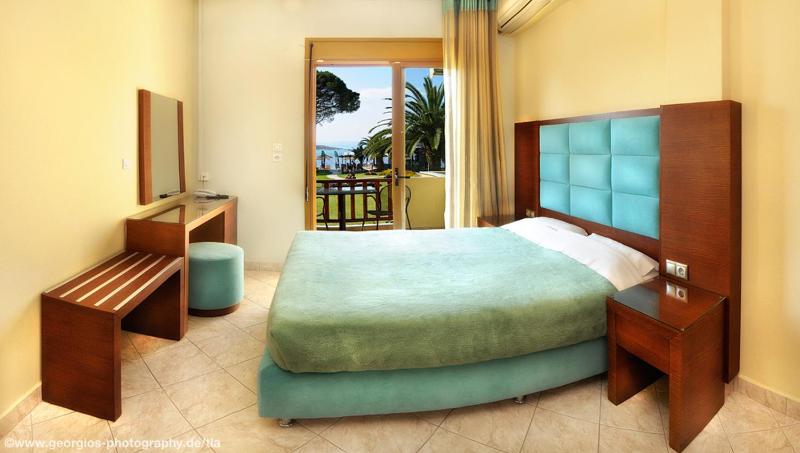 Double Room with Sea View image 3