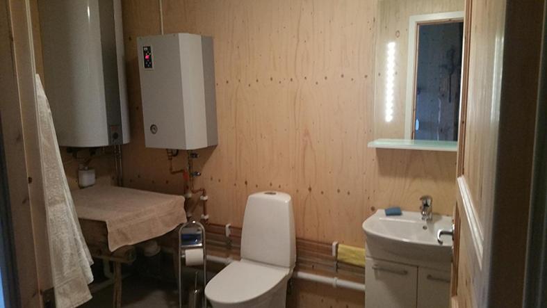 Twin Room with Private Bathroom image 4
