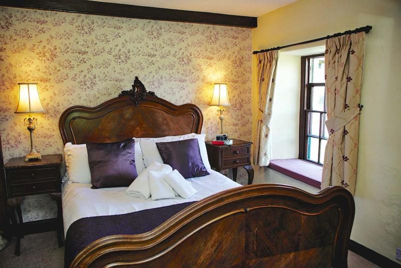 Double Room with Lake View image 2