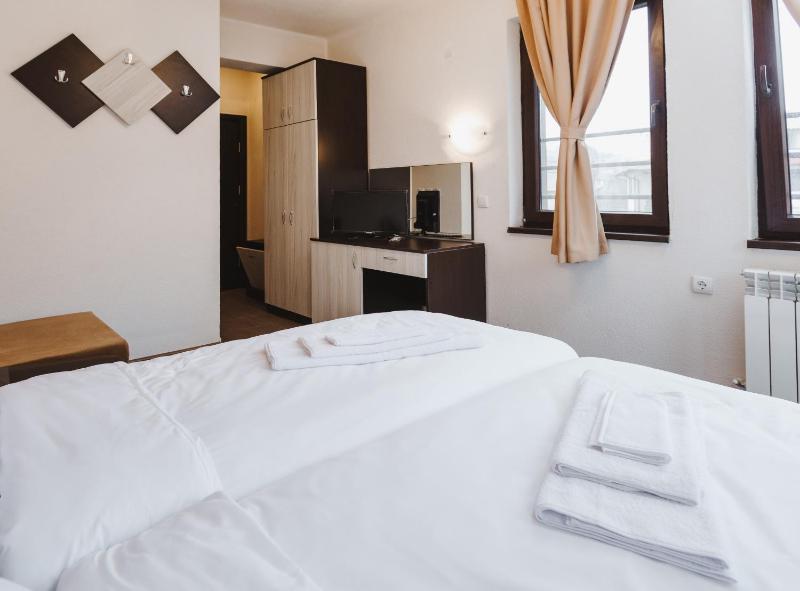 Double Room with Balcony (2 Adults + 1 Child) image 3