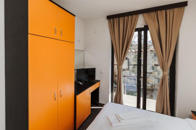 Triple Room image 3