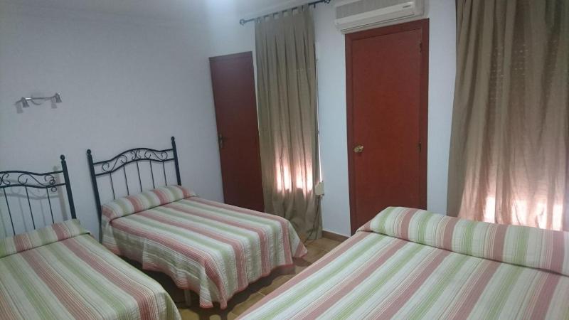 Standard Quadruple Room image 2
