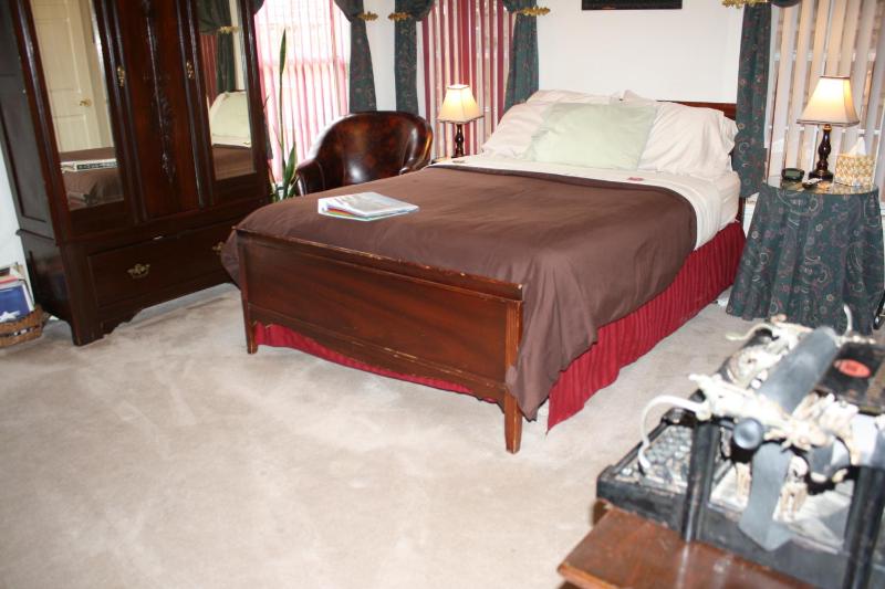 Queen Room image 3