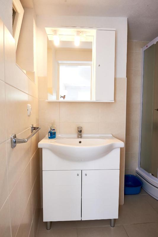 Studio Apartment with Sea View image 3