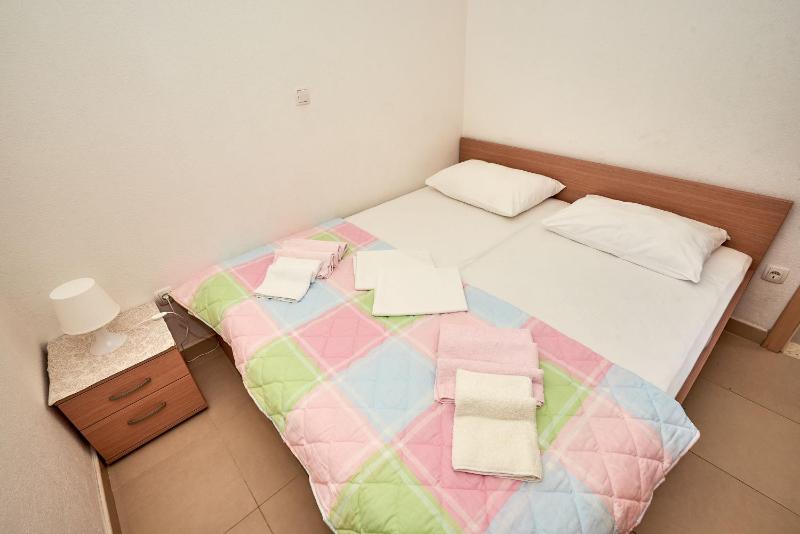 One-Bedroom Apartment with Balcony and Sea View image 3