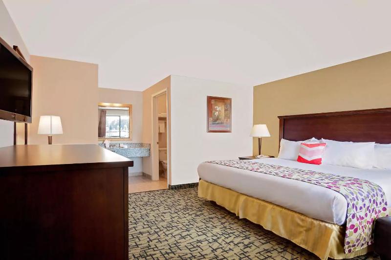 King Room - Non-Smoking image 4
