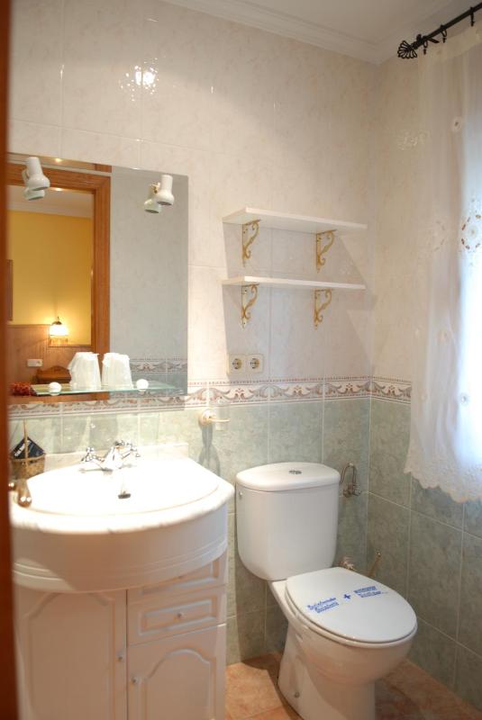 Double or Twin Room image 4