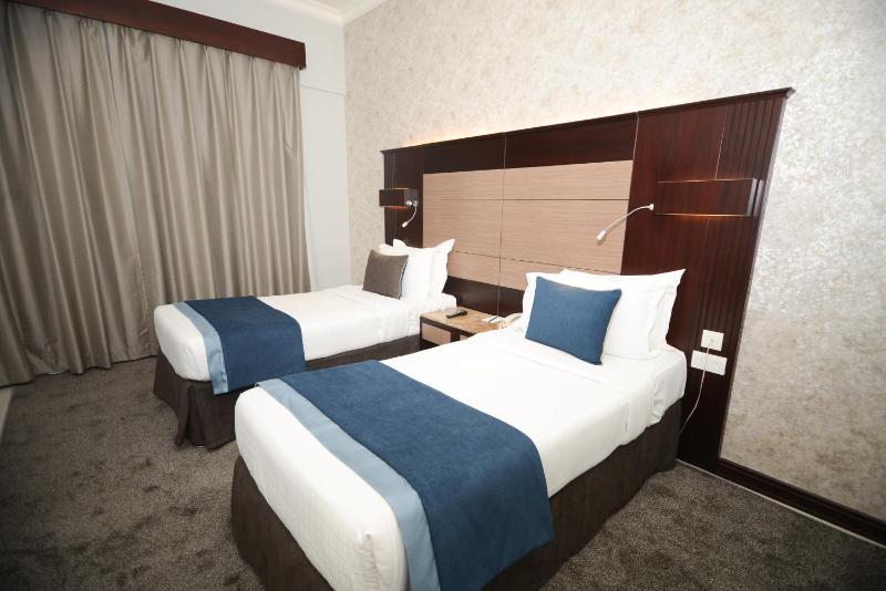 Twin Room image 3