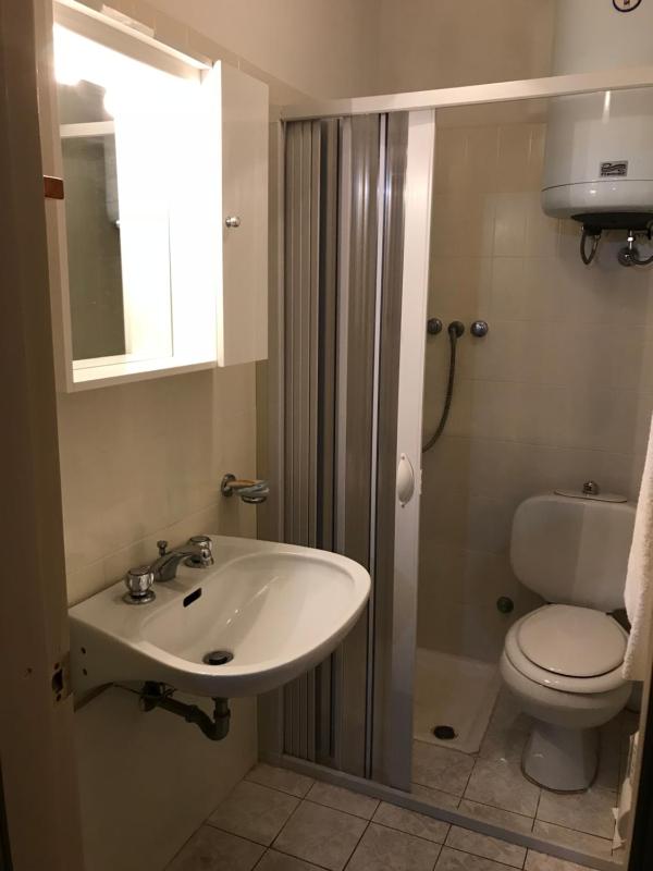 Economy Triple Room with Interior Patio View image 2
