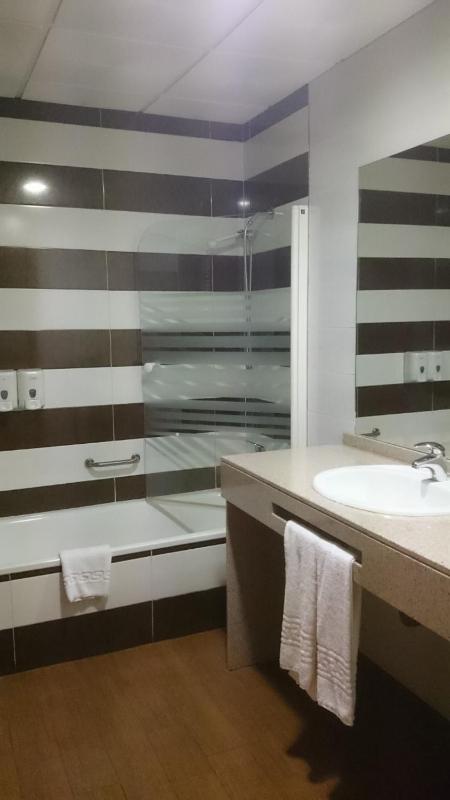 Double or Twin Room image 2