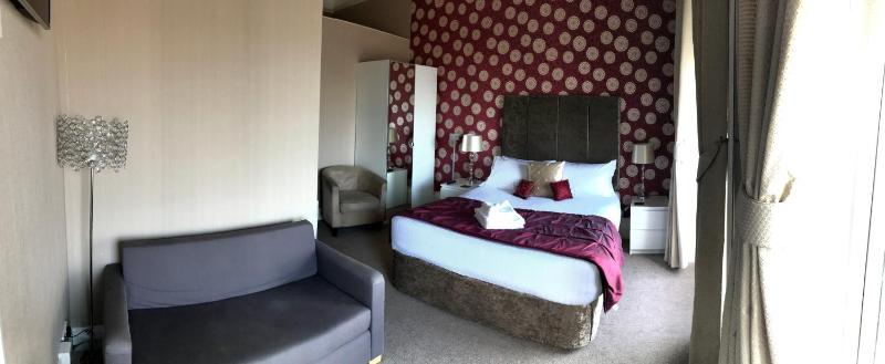 Marina Court - image 31