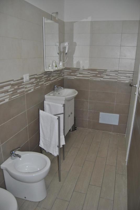 Deluxe Twin Room image 2