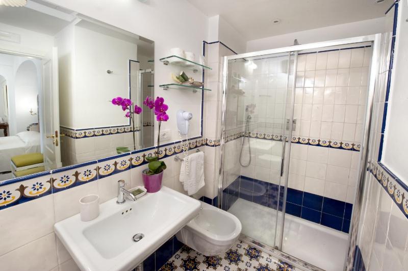 Superior Suite with Sea View image 2