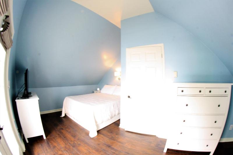 Three-Bedroom House image 4