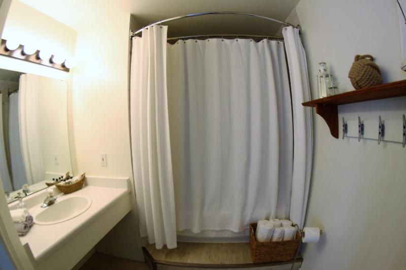 Three-Bedroom House image 2