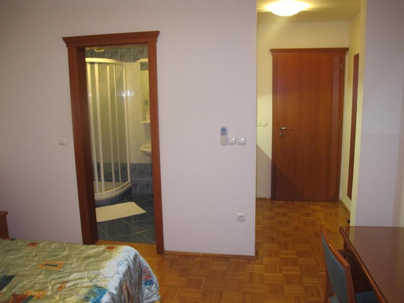 Double Room image 2