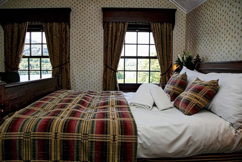 Double Room with Lake View image 1