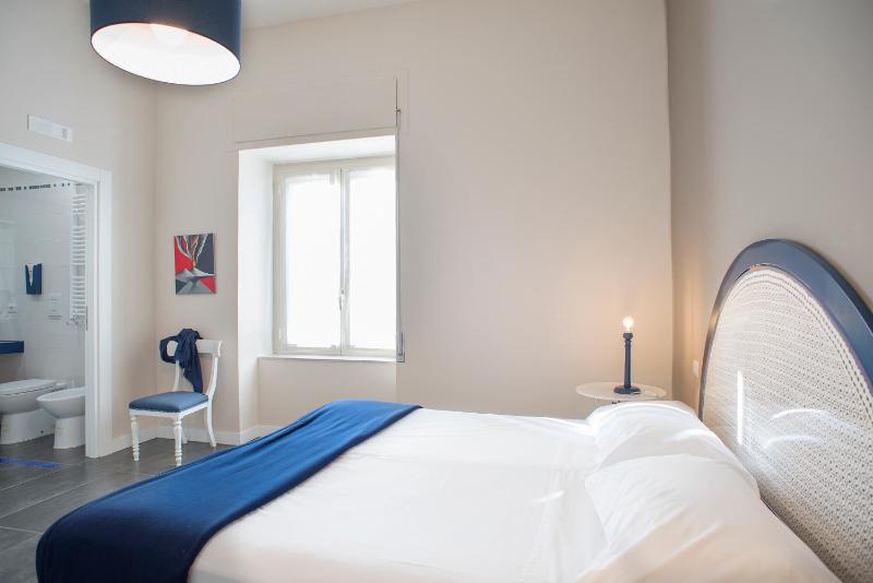 Deluxe Double or Twin Room image 4