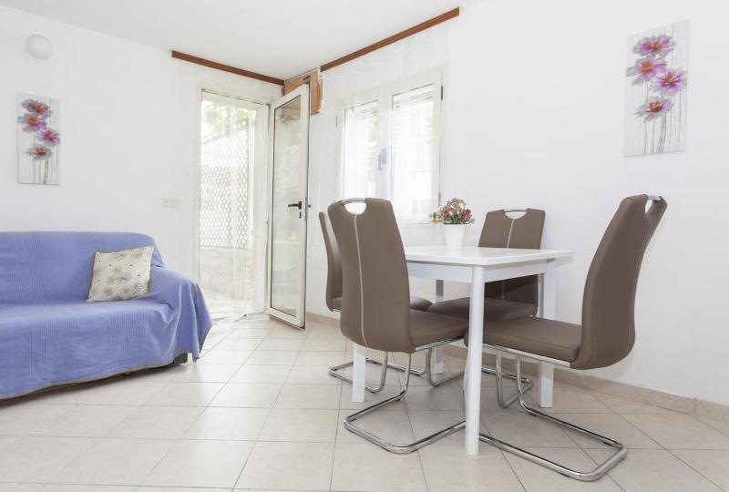 One-Bedroom Apartment with Terrace and Sea View image 2