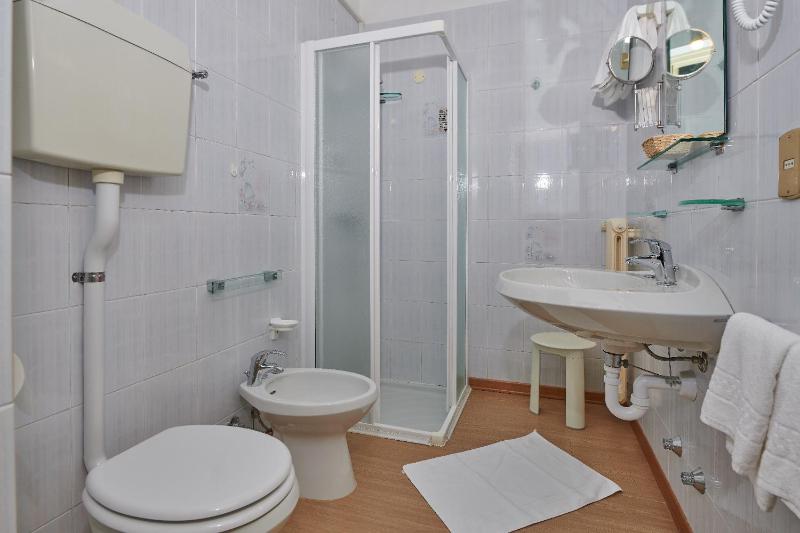 Economy Double or Twin Room image 3