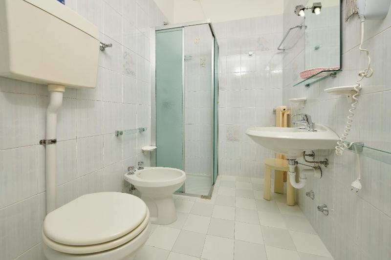 Economy Double or Twin Room image 4