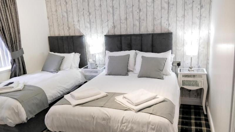Deluxe Triple Room image 4