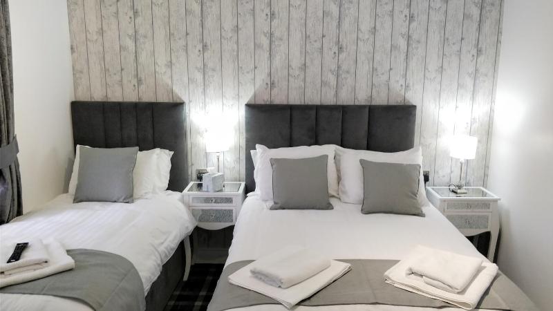 Deluxe Triple Room image 3