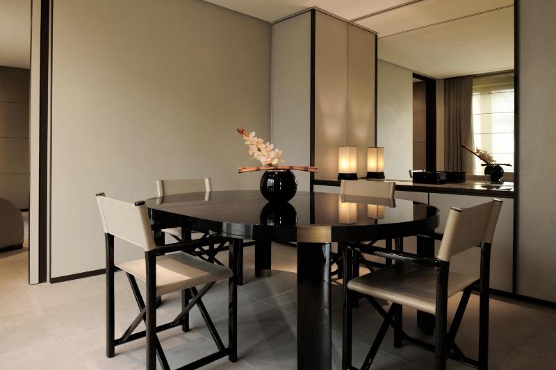Ambassador Suite image 4