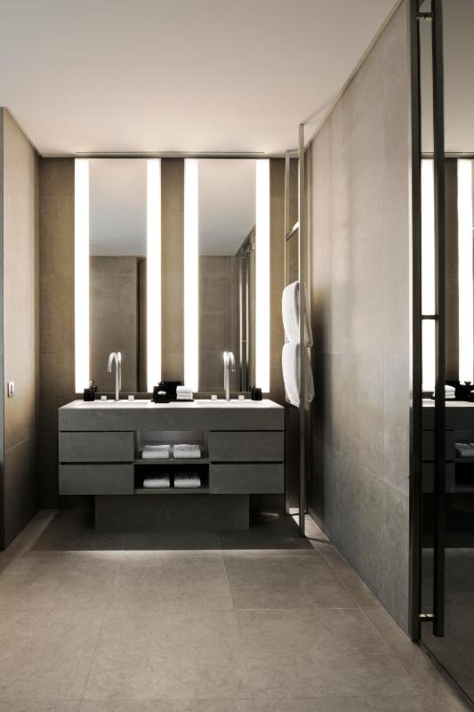 Executive Suite image 3
