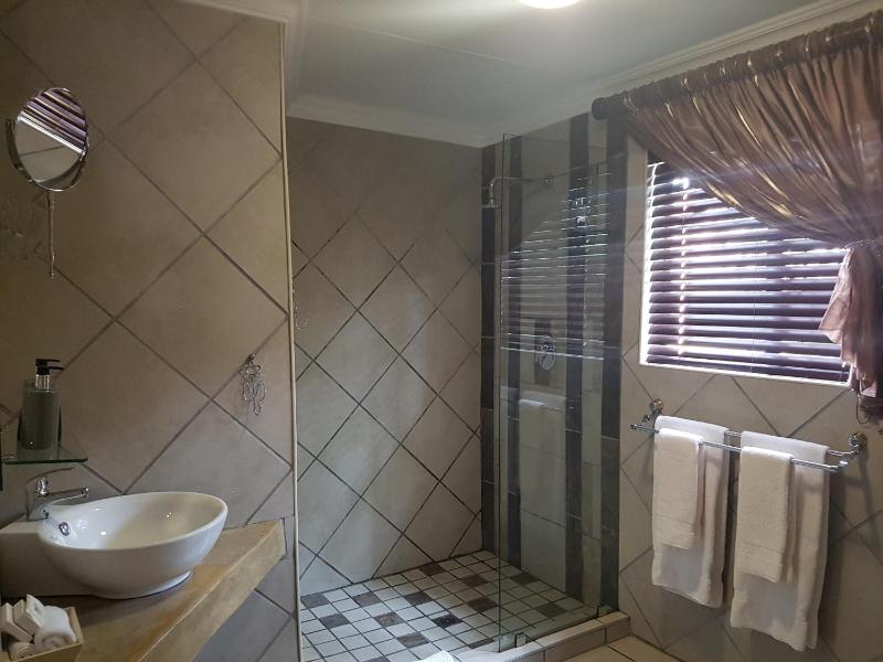 Chateau Vue Guesthouse - image 3