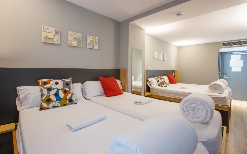 Quadruple Room with Bathroom image 1