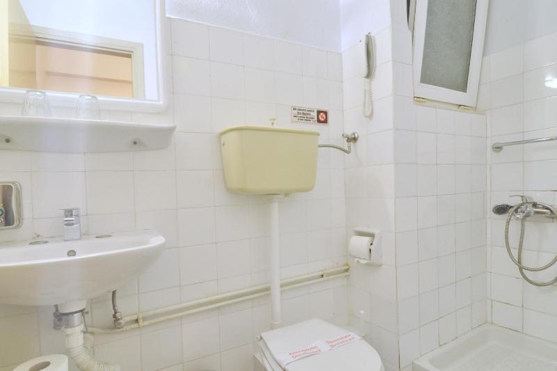 Double or Twin Room with Partial Sea View image 2