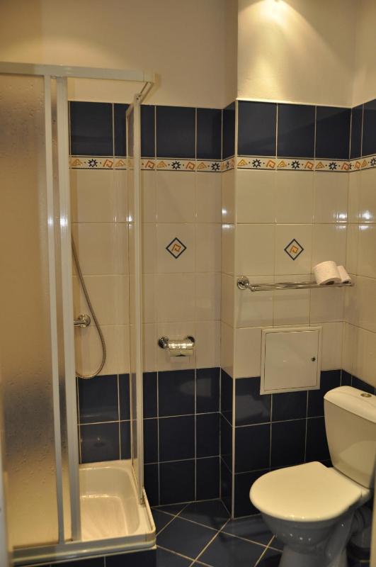Twin Room image 2